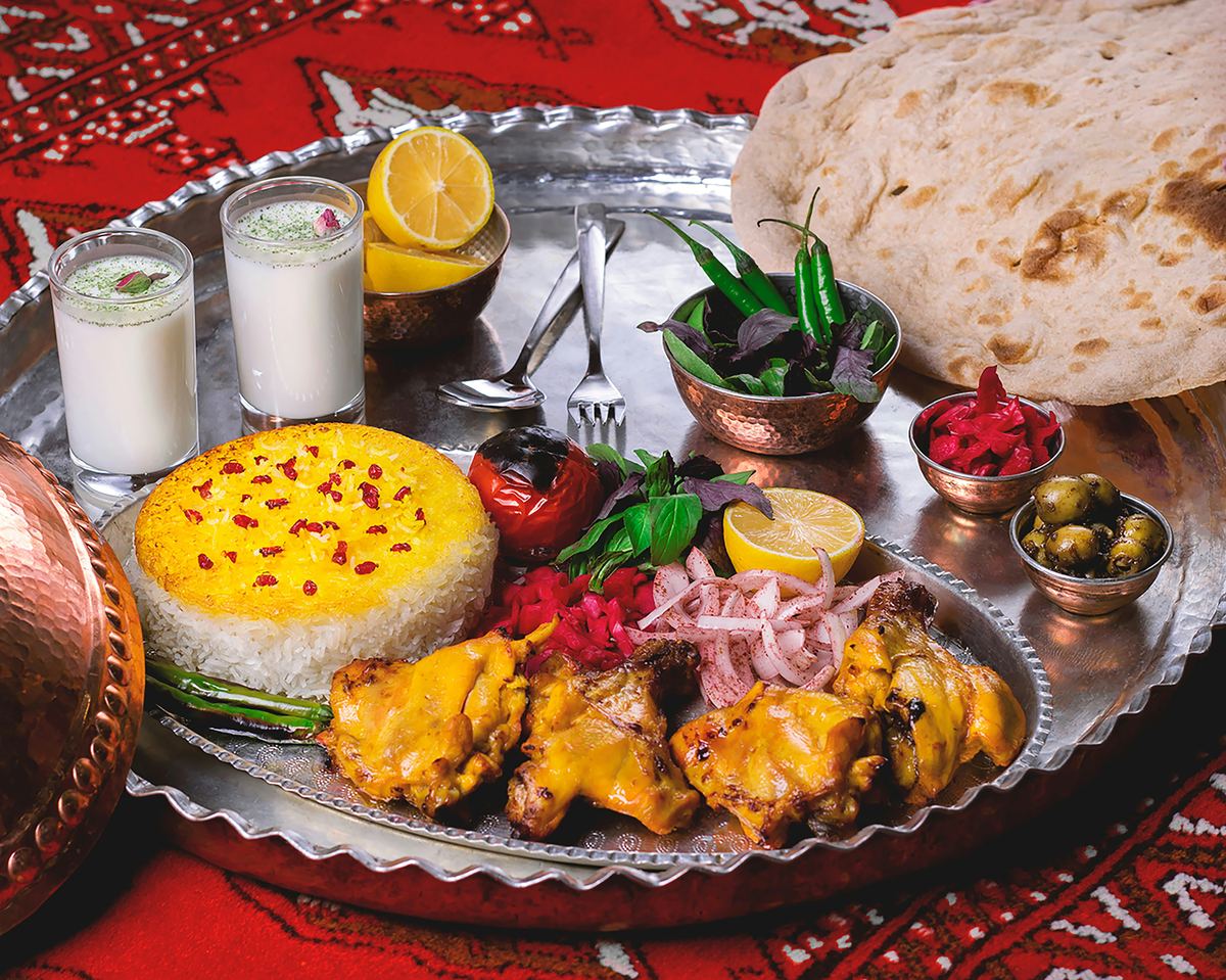 Zereshk Polo ba Morgh: arroz con grosellas y pollo persa